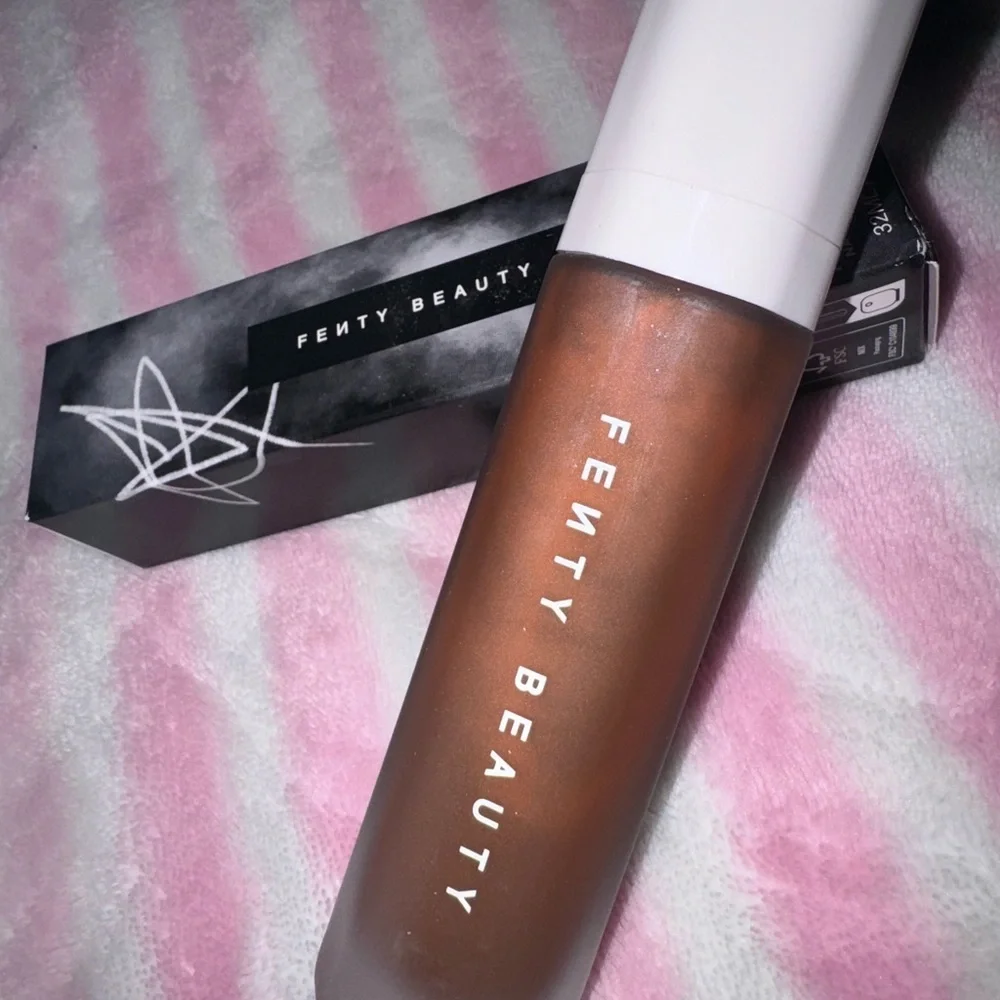 Fenty Beauty Soft’Lit Naturally Luminous Hydrating Longwear Foundation Shade 490